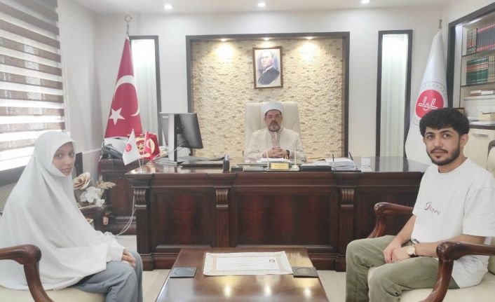 Çek asıllı kadın Batman’da müslüman oldu