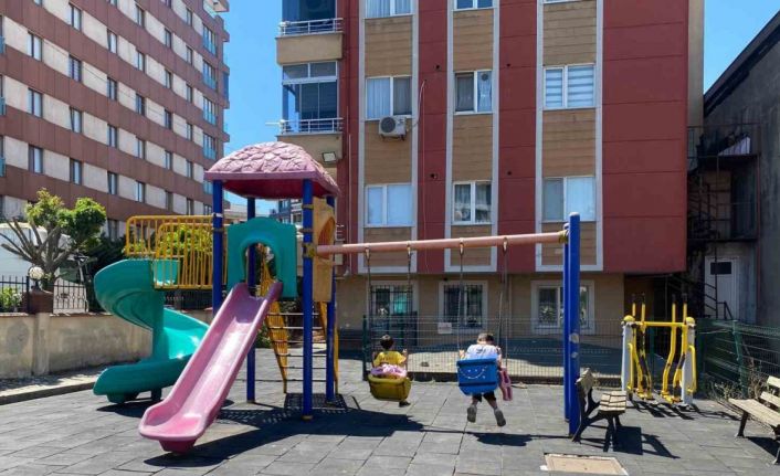 Çekmeköy’de demir kapının üzerine devrildiği 10 yaşındaki çocuk hayatını kaybetti