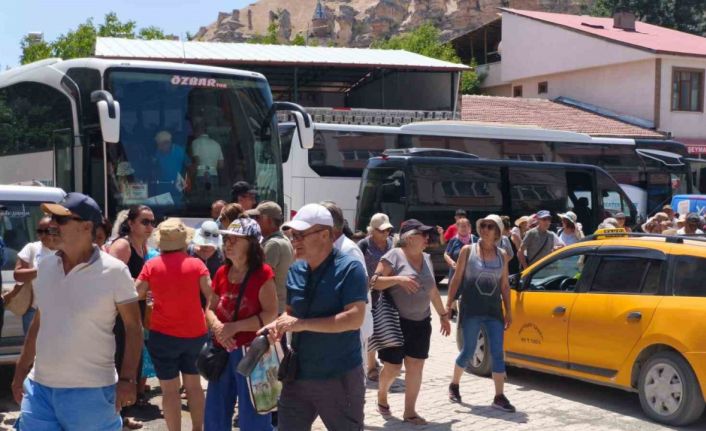 Çemişgezek ilçesi yerli turistlerin gözdesi oldu