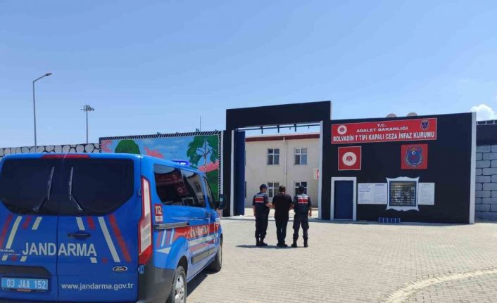 Çeşitli suçlardan aranan şahsı jandarma yakaladı