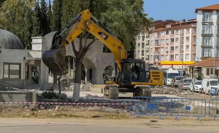 Çevre düzenlemesi diyerek ağaçları tahrip ettiler