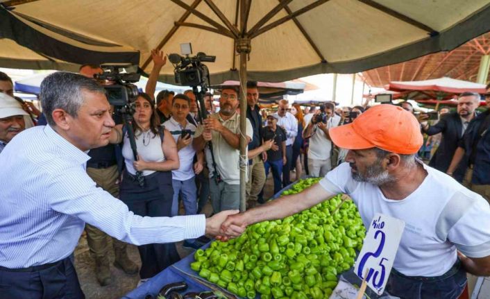 CHP Genel Başkanı Özel, Ankara’da semt pazarı ziyaret etti