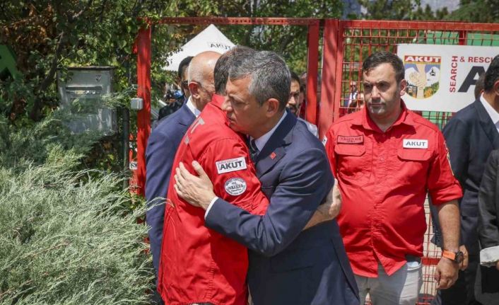 CHP Genel Başkanı Özel’den AKUT’a taziye ziyareti