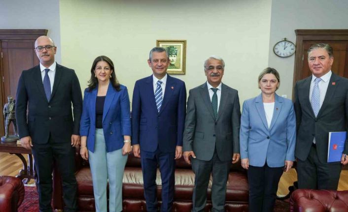 CHP lideri Özel, DEM heyetini kabul etti