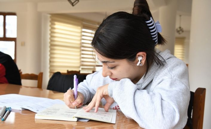 Çilesiz semt pazarı, modern kütüphane ile dönüşüyor