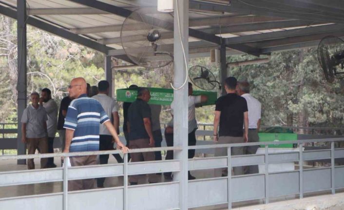 Cinnetin bıraktığı acı: Anne ve kızı yan yana, baba ayrı noktaya defnedildi