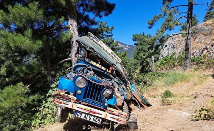 Cip şarampole uçtu, 3 kişi yaralandı