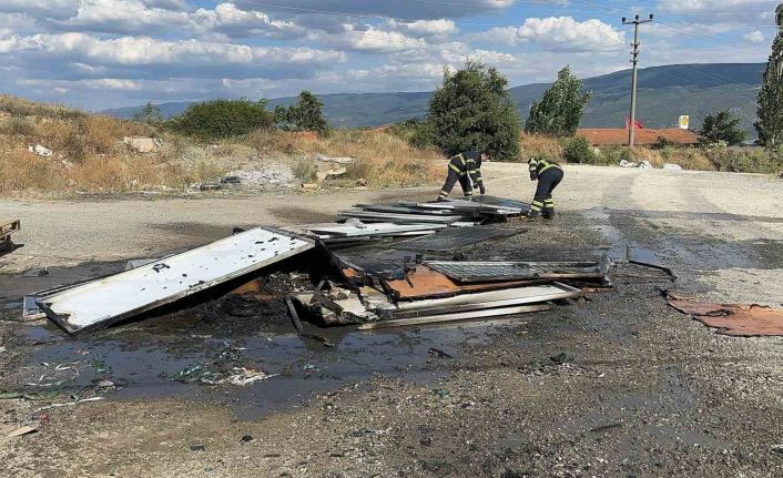 Çöpte çıkan yangın güneş enerjisi panellerine sıçradı