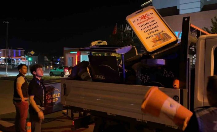 Çorum zabıtasından kaldırım işgallerine gece operasyonu