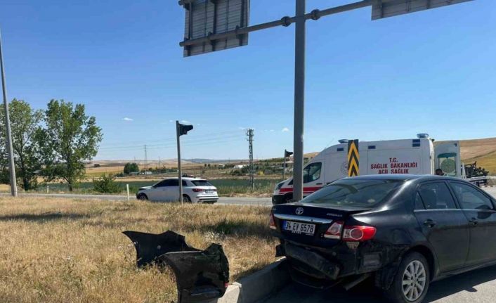 Çorumda iki otomobil çarpıştı: 4 yaralı