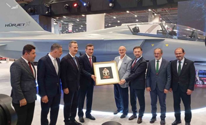 Cumhurbaşkanı Yardımcısı Cevdet Yılmaz IDEF 2025 fuarını ziyaret etti