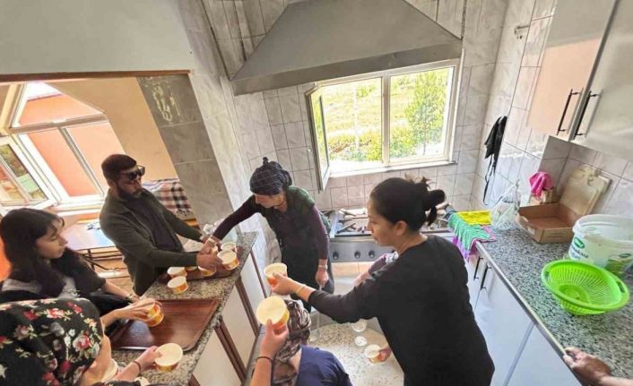 Damal’da cemevinde lokma ve aşure ikramı yapıldı