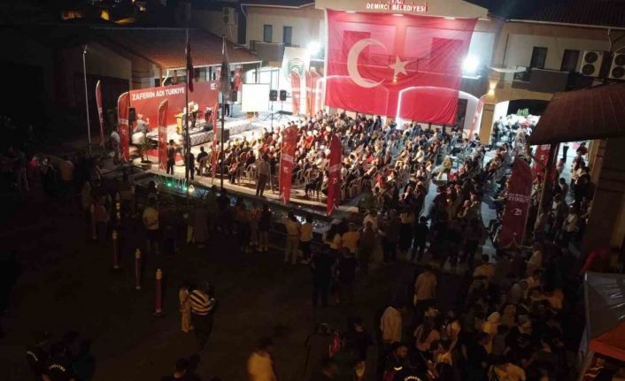 Demirci’de demokrasi nöbeti