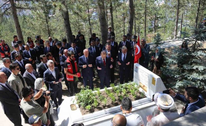 Demokrasi Ve Milli Birlik Günü’nde şehitler dualarla anıldı