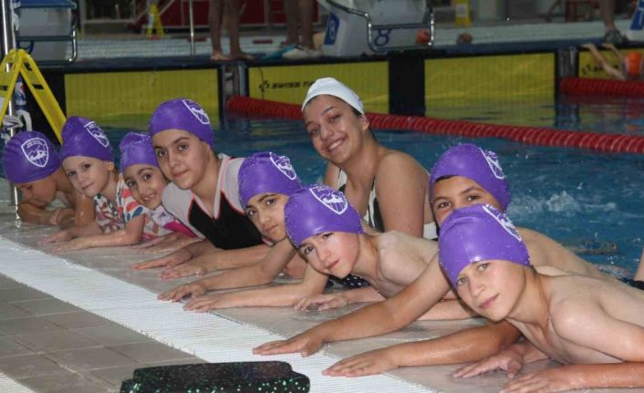 Denizi olmayan Gaziantep’te günlük 3 bin kişiye yüzme öğretiliyor