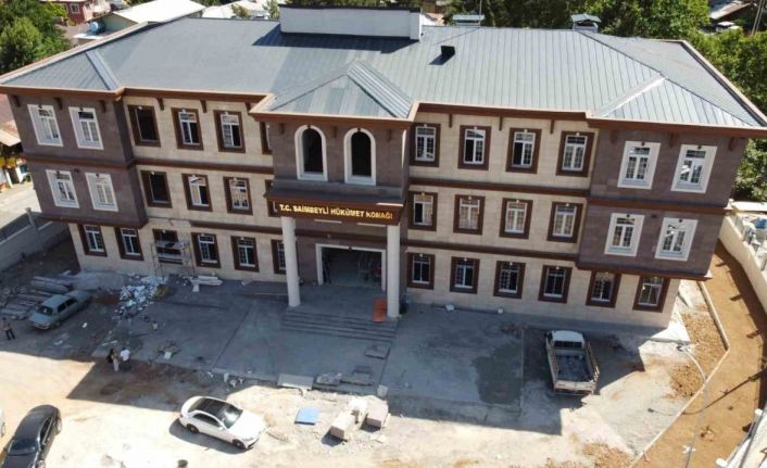 Deprem sonrası yıkılan Saimbeyli kaymakamlık binası yeniden inşa edildi