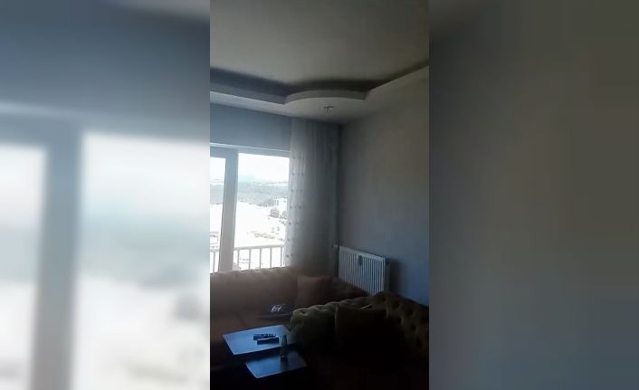 Depremdeki panik anlarını böyle kayda aldı