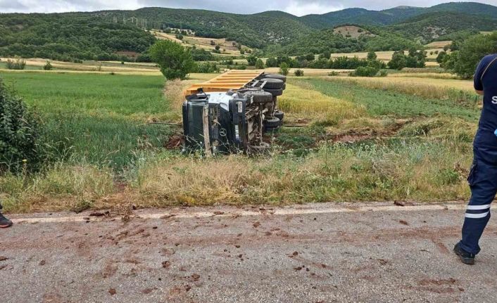 Devrilen kamyonun sürücüsü hayatını kaybetti