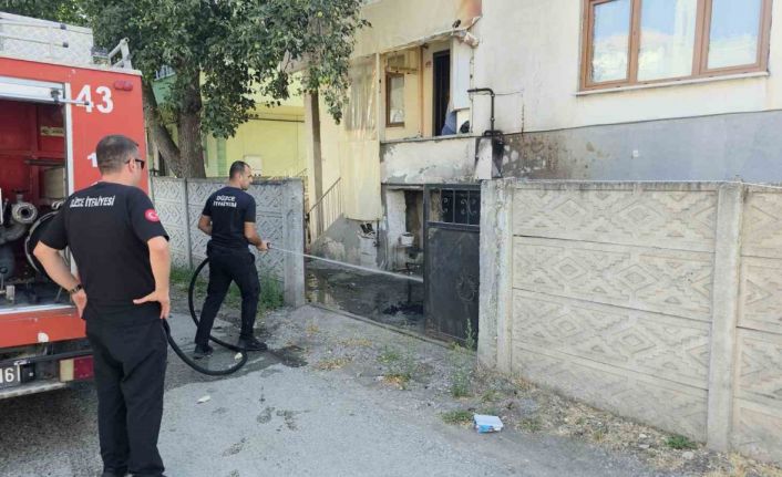 Devriye atan polislerin fark ettiği yangın kısa sürede söndürüldü