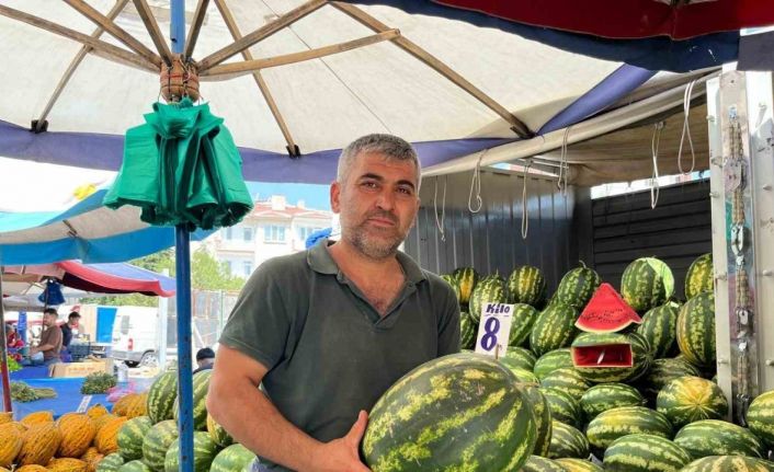 Diğer meyvelerden 20 kat ucuz olmasına rağmen karpuza umulan talep yok