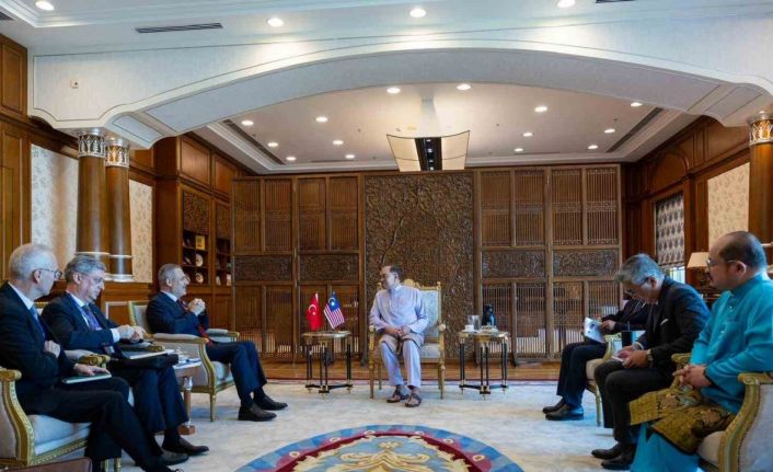 Dışişleri Bakanı Fidan, Malezya Başbakanı Enver İbrahim ile görüştü