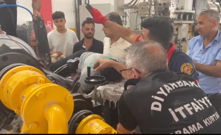 Diyarbakır’da elini levha kesme makinesine kaptıran işçi yaralandı