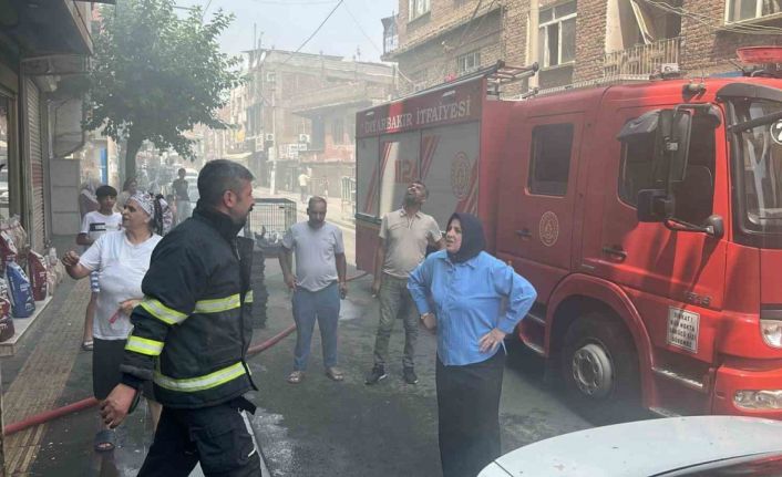 Diyarbakır’da ev yangını: Cadde dumanla kaplandı