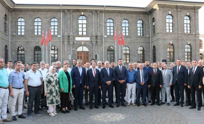 Diyarbakır’da "Srebrenitsa Soykırımı" anısına fotoğraf sergisi açıldı