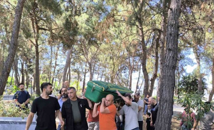 Doğum esnasında genç kadın vefat etti, evladı yaşama tutundu