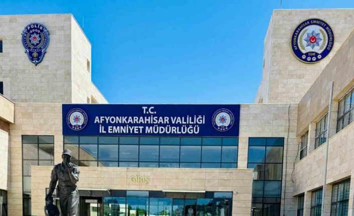 Dolandırıcılık suçundan aranan şahsı polis yakaladı