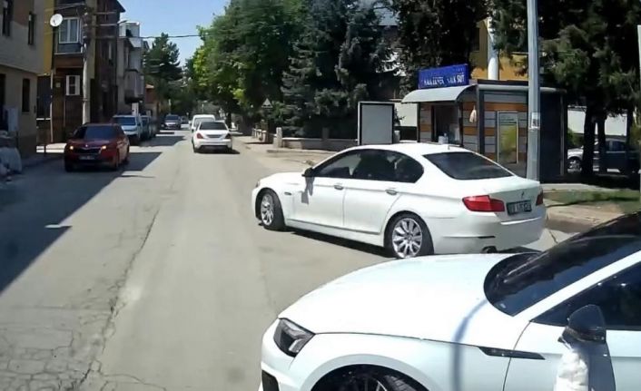 Düğün konvoyu için yol kesti, trafiği felç etti