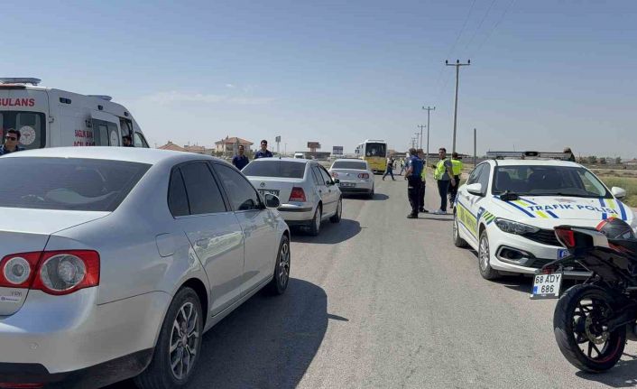 Dur ihtarına uymayan motosikletli polise çarptı