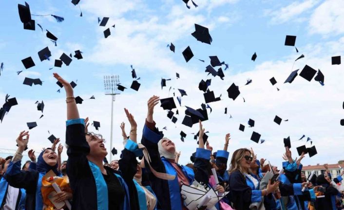 Düzce Üniversitesi’nde mezuniyet heyecanı devamı ediyor