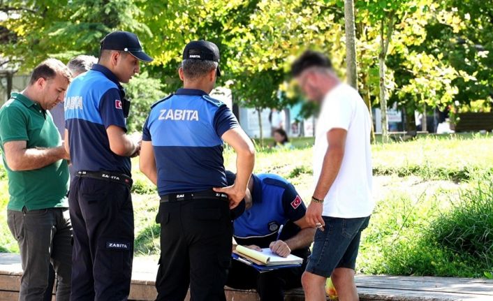 Düzce’de yere çöp ve izmarit atanlara cezai işlem uygulanmaya başladı