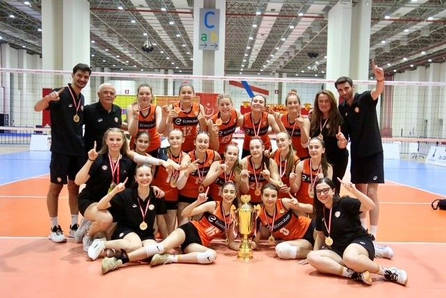 Eczacıbaşı Spor Kulübü’nün altyapı takımlarından 2024-2025 sezonunda önemli başarılar