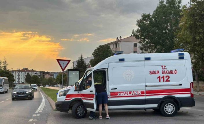 Edirne’de motosiklet otomobille çarpıştı: 3 yaralı