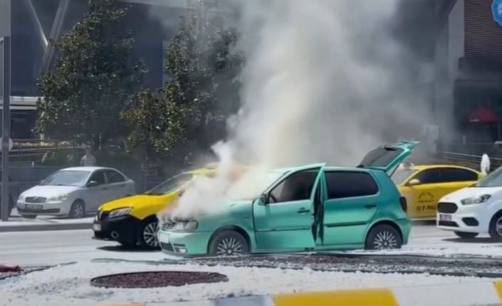 Edirne’de seyir halindeki otomobil alev alev yandı