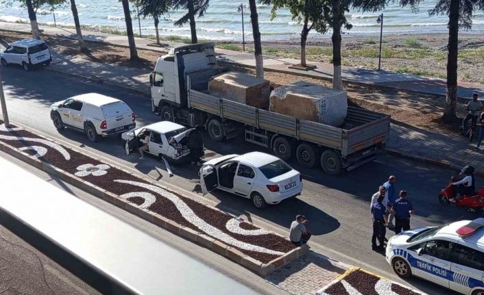 Eğirdir’de 3 aracın karıştığı zincirleme kazada 1 kişi yaralandı