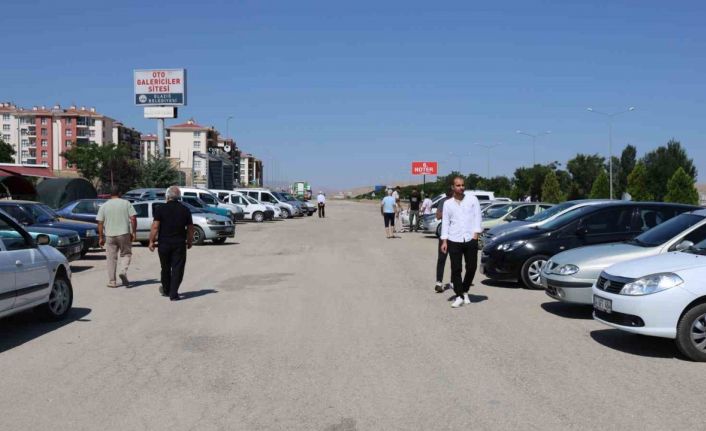 Elazığ ikinci el oto pazarında araç çok, alıcı yok