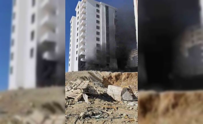 Elazığ’da inşaat halindeki binada yangın çıktı