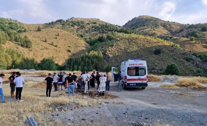 Elazığ’da otomobil takla attı: 2’si ağır 5 yaralı