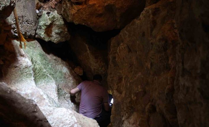 Elazığ’da sıcaktan bunalanlar ‘Buzluk Mağarasına’ akın etti