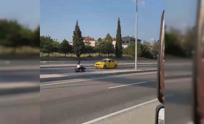 Elektrikli bisikletle ters yönde ilerlerken kameraya yakalandı