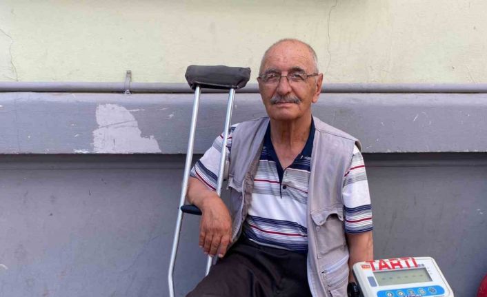 Engelli aracıyla Hamamyolu’na geliyor, tartıyla geçimini sağlıyor