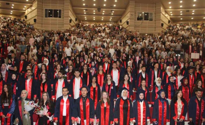 ERÜ Sağlık Hizmetleri Meslek Yüksekokulu 34. Dönem mezunlarını verdi