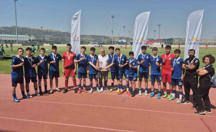 Erzincan Futbol Takımı Anadolu Yıldızlar Ligi’nde Türkiye üçüncüsü oldu
