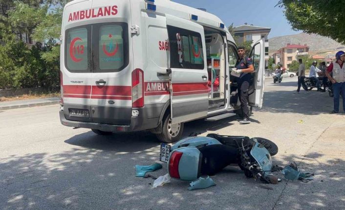 Erzincan’da motosiklet ile hafif ticari araç çarpıştı: 1 yaralı