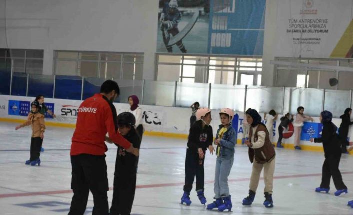 Erzurum GSİM’den Yaz Kur’an Kurslarına buz pateni eğitimi