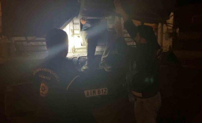 Erzurum’da tırın dorsesinde 22 düzensiz göçmen yakalandı