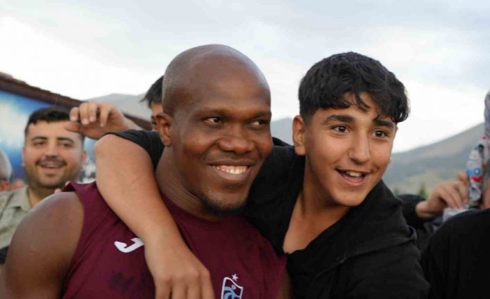 Erzurum’daki üçüncü taraftar buluşmasında Trabzonspor’a yine sevgi seli